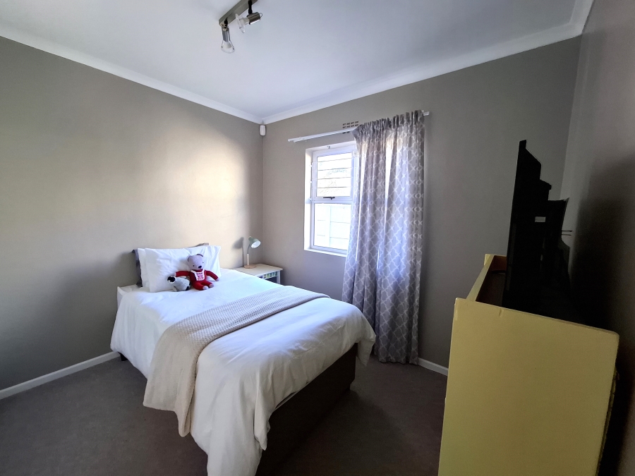 To Let 4 Bedroom Property for Rent in Sunningdale Western Cape